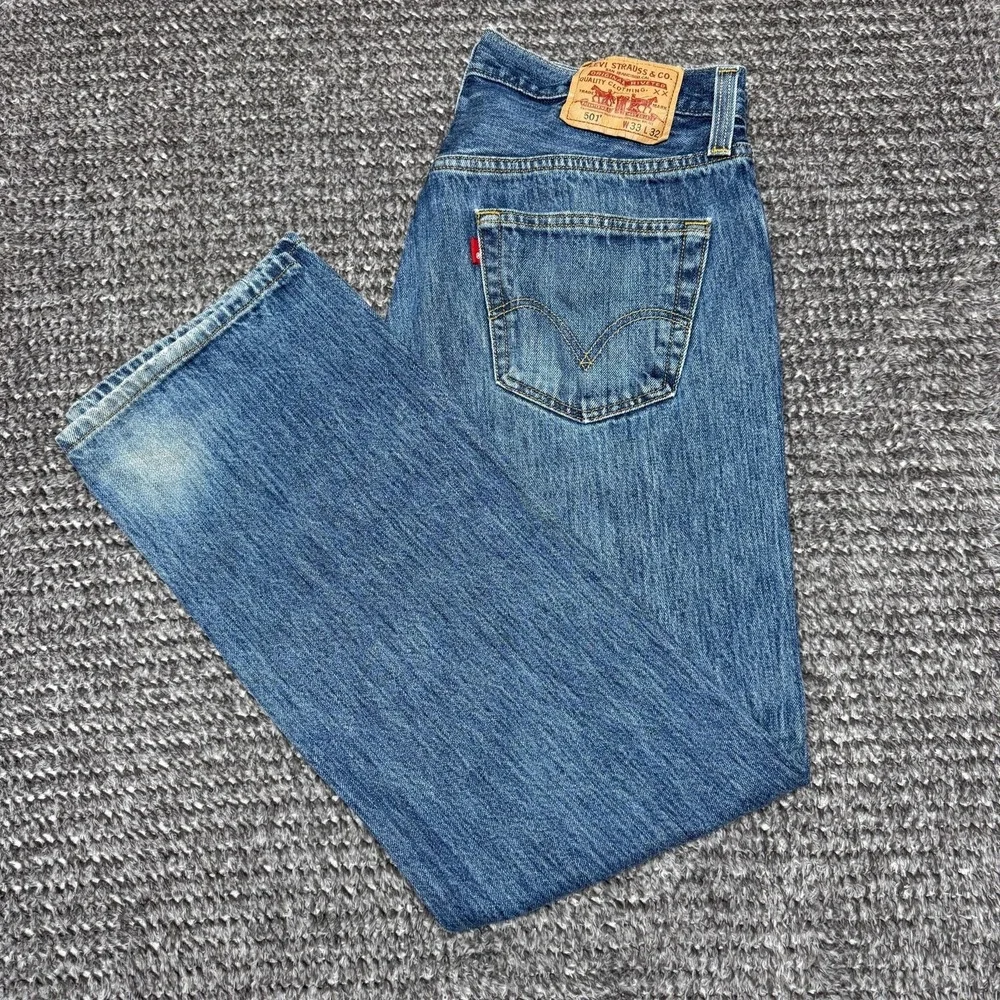 Levis 501 Mens Jeans 33x32 Straight Fit Button Fly Medium Wash Denim